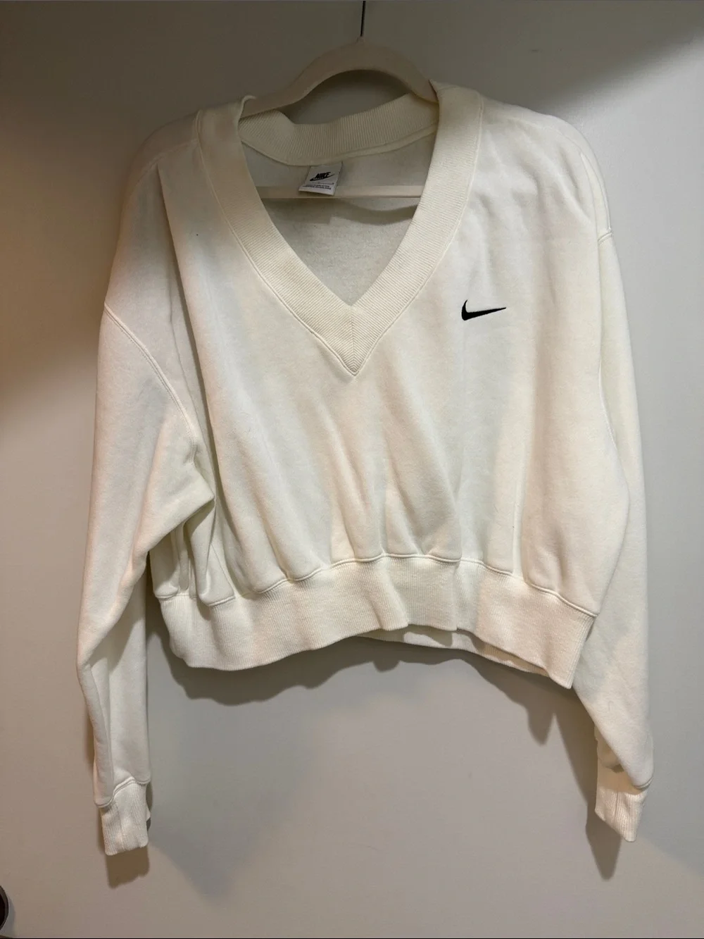 Nike Cream V-Neck Cropped Sweatshirt size L